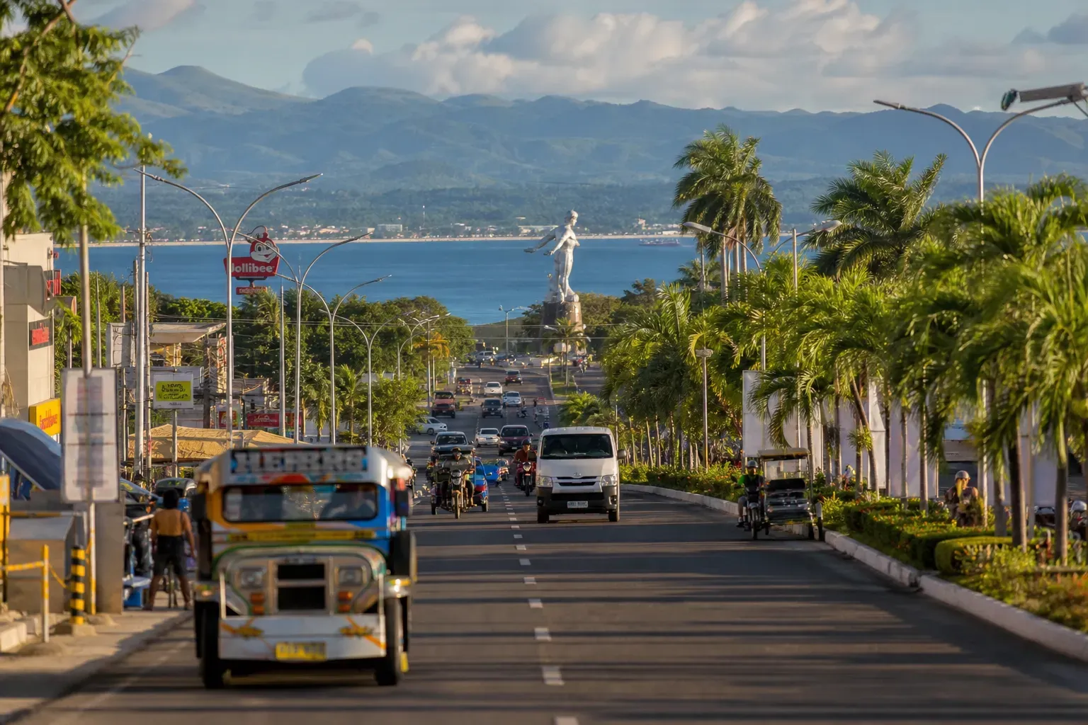 A General Santos dating guide scene near Oval Plaza, SM City GenSan, and Sarangani Bay