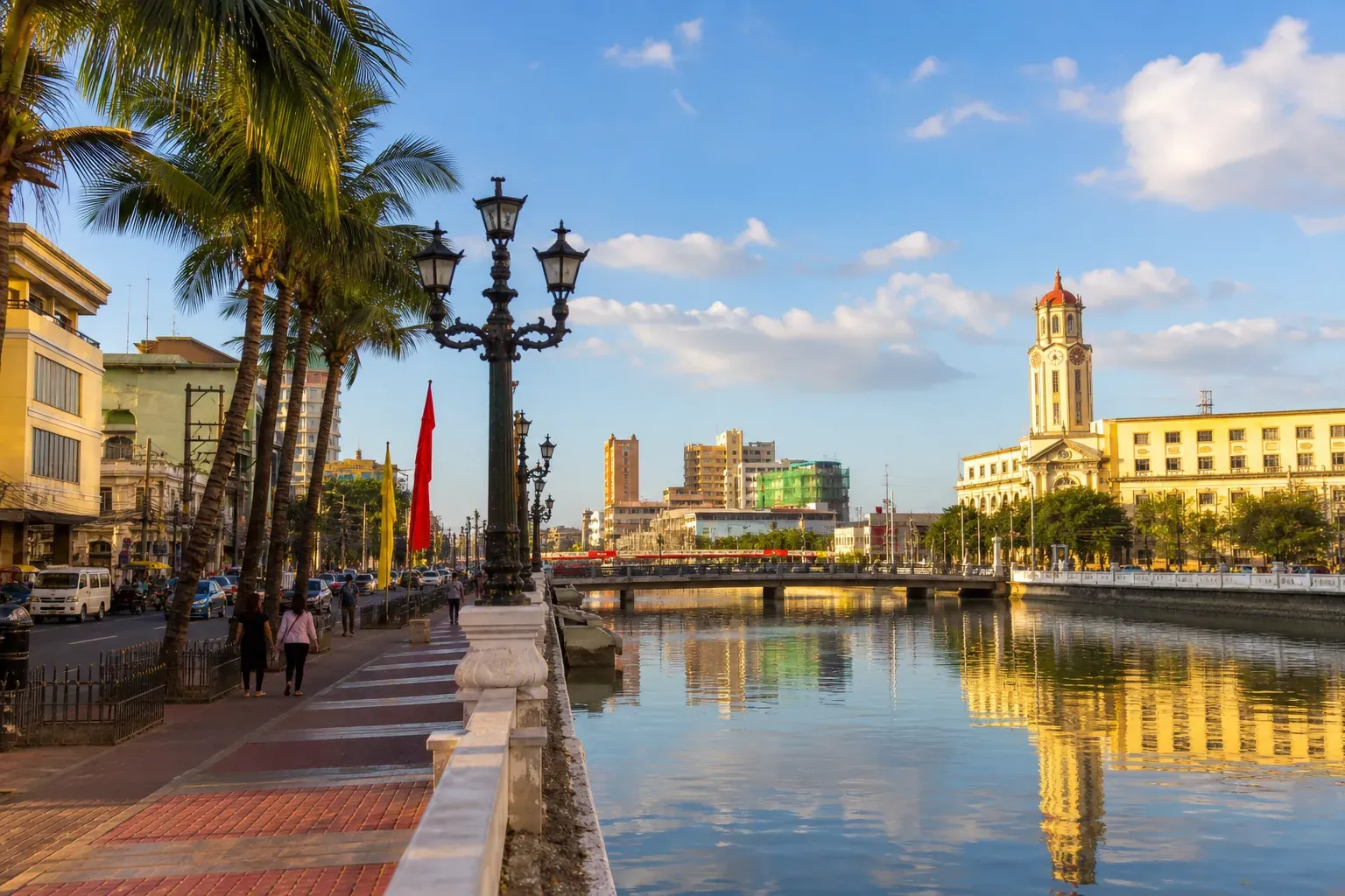 An Iloilo City dating guide scene near the river esplanade and relaxed public meetup areas